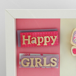 Καδράκι "Happy Girls" - διακοσμητικό, ξύλο, πίνακες & κάδρα, κορίτσι, χαρτί, λουλούδια, πηλός, χειροποίητα, πεταλούδα, δώρα για βάπτιση, δωμάτιο, personalised, για παιδιά, παιδικά κάδρα - 5