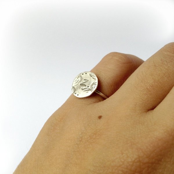 Personalized Circle Initial Mid Finger |Chevalier Ring | Ασήμι 925, αρχικό γράμμα, συμβολικό δαχτυλίδι - chic, handmade, μοναδικό, chevalier, ασήμι 925, μέταλλο, χειροποίητα, δωράκι, personalised, boho, μονογράμματα, αυξομειούμενα - 2
