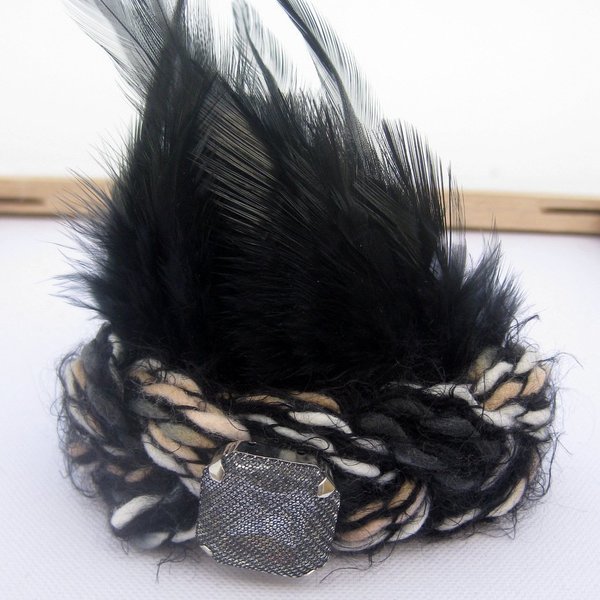 the Crow ( bracelet) - μαλλί, στρας, handmade, fashion, πέτρα, φτερό, φτερό, ακρυλικό, χειροποίητα, rock
