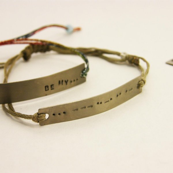 Tag bracelet (customized) - statement, ασήμι, κορδέλα, κερωμένα κορδόνια, μοντέρνο, ταυτότητες, όνομα - μονόγραμμα, βραχιόλι, κορδόνια, χειροποίητα, minimal, personalised, unisex, αυξομειούμενα