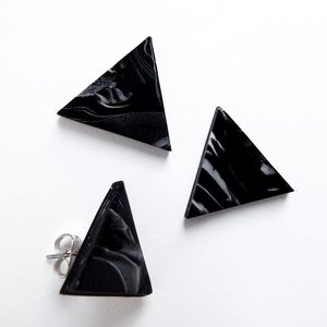 Marble triangle studs - πηλός