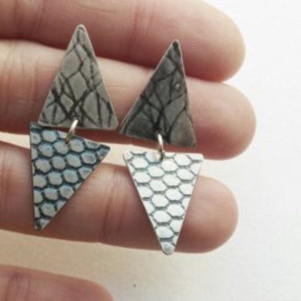 τριγωνα ασημένια σκουλαρίκια, με υφές - 2