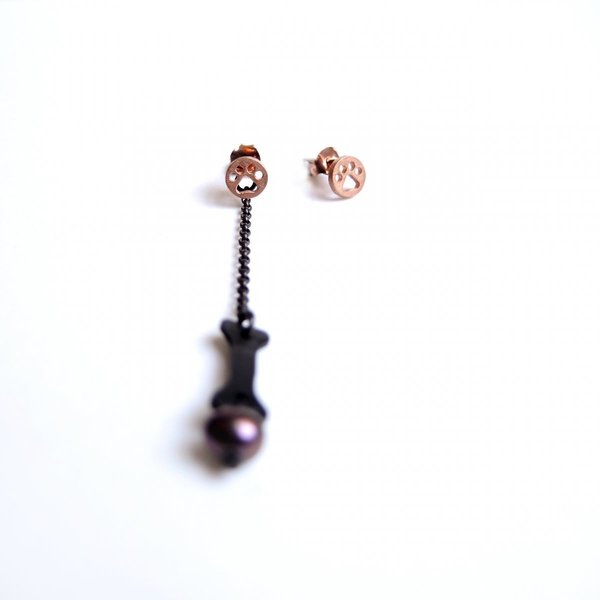 The Black Paw & Bone ασημένια σκουλαρίκια - κοκκαλάκι, επιχρυσωμένα, ασήμι 925, χειροποίητα σκουλαρίκια με πέρλε