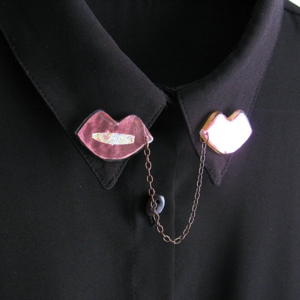 Kiss Collar Pins - αλυσίδες, γυαλί, sexy, plexi glass, μπρούντζος - 4