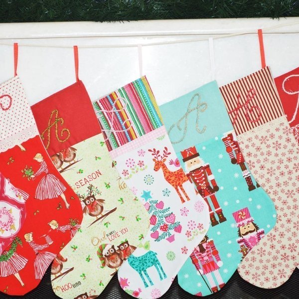 Χριστουγεννιάτικη κάλτσα με μονόγραμμα - ύφασμα, βαμβάκι, δώρο, customized, όνομα - μονόγραμμα, στολίδι, romantic, personalised, χριστουγεννιάτικο - 4