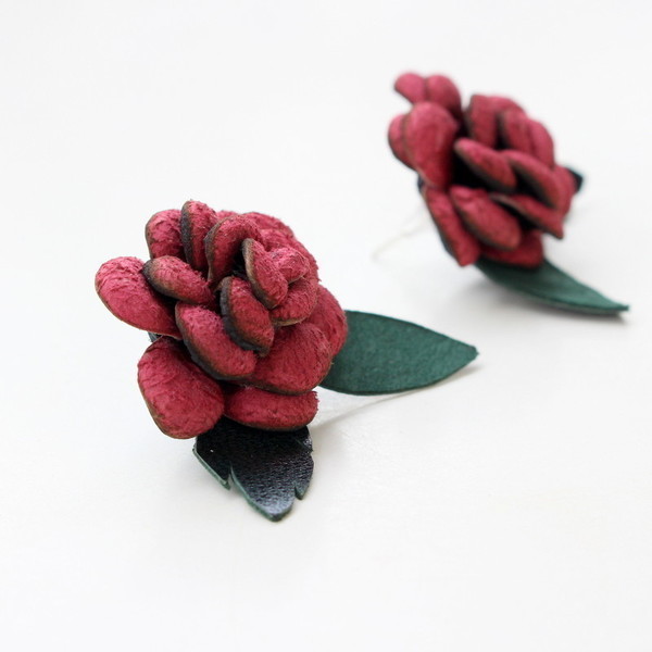 Δερμάτινα σκουλαρίκια τριαντάφυλλα - δέρμα, ασήμι 925, τριαντάφυλλο, λουλούδια - 2
