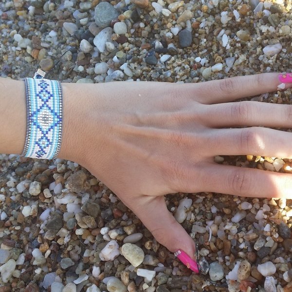Blue sea boho bracelet, έθνικ βραχιόλι σε ελληνικά χρώματα ραμμένο στον αργαλειό με χάντρες - chic, handmade, καλοκαιρινό, μοναδικό, γυναικεία, κορδόνια, χειροποίητα, χάντρες, boho - 3