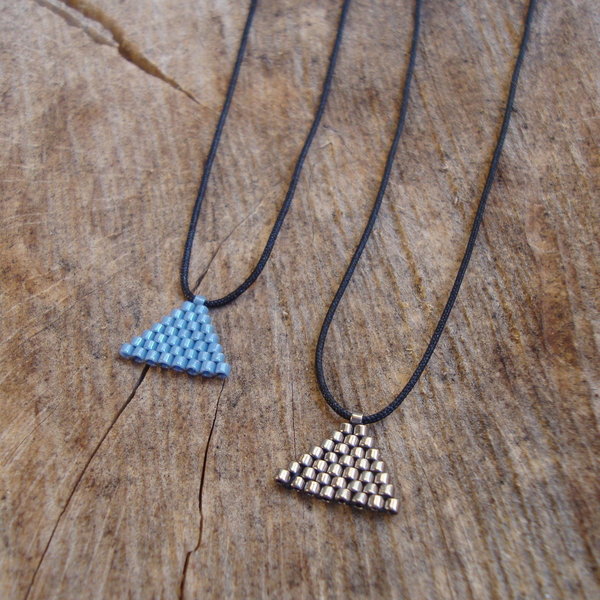 Small triangle, διακριτικό κολιέ με τριγωνάκι - chic, handmade, μοναδικό, μοντέρνο, γυναικεία, δώρο, κορδόνια, γεωμετρικά σχέδια, χειροποίητα, χάντρες - 2