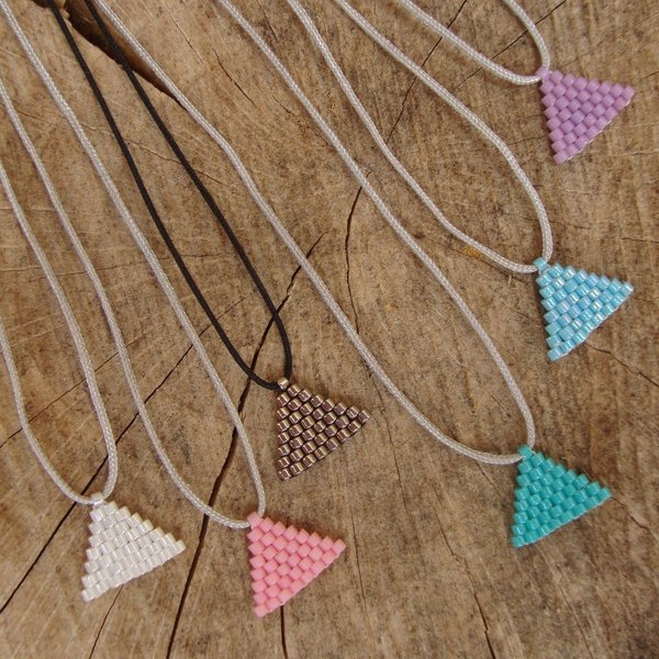 Small triangle, διακριτικό κολιέ με τριγωνάκι - chic, handmade, μοναδικό, μοντέρνο, γυναικεία, δώρο, κορδόνια, γεωμετρικά σχέδια, χειροποίητα, χάντρες - 3