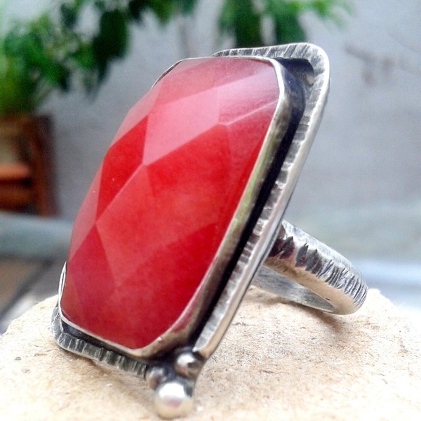Red jade ring, χειροποίητο ασημένιο δαχτυλίδι (.925) με πολυεδρική ημιπολύτιμη πέτρα κόκκινου νεφρίτη - statement, ημιπολύτιμες πέτρες, chic, handmade, fashion, πέτρα, ασήμι 925, νεφρίτης, δαχτυλίδι, δαχτυλίδια, χειροποίητα, πέτρες - 2