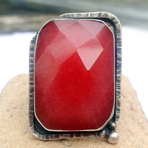 Red jade ring, χειροποίητο ασημένιο δαχτυλίδι (.925) με πολυεδρική ημιπολύτιμη πέτρα κόκκινου νεφρίτη - statement, ημιπολύτιμες πέτρες, chic, handmade, fashion, πέτρα, ασήμι 925, νεφρίτης, δαχτυλίδι, δαχτυλίδια, χειροποίητα, πέτρες - 3
