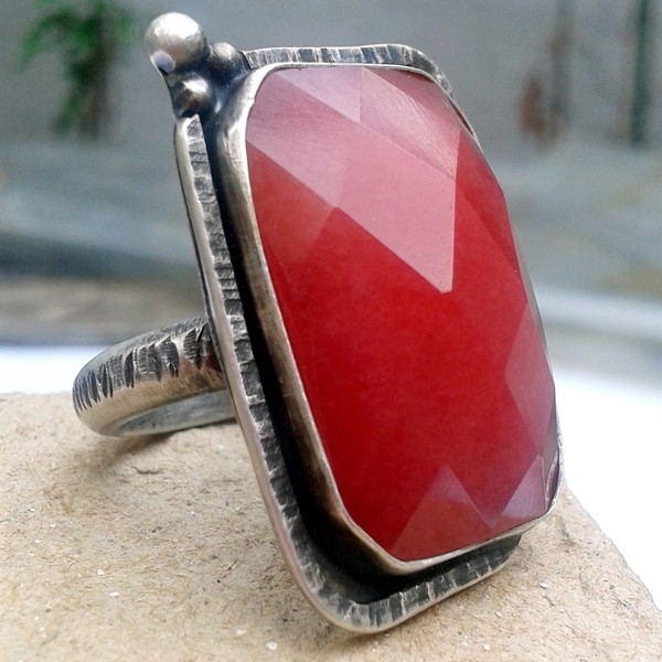 Red jade ring, χειροποίητο ασημένιο δαχτυλίδι (.925) με πολυεδρική ημιπολύτιμη πέτρα κόκκινου νεφρίτη - statement, ημιπολύτιμες πέτρες, chic, handmade, fashion, πέτρα, ασήμι 925, νεφρίτης, δαχτυλίδι, δαχτυλίδια, χειροποίητα, πέτρες - 4