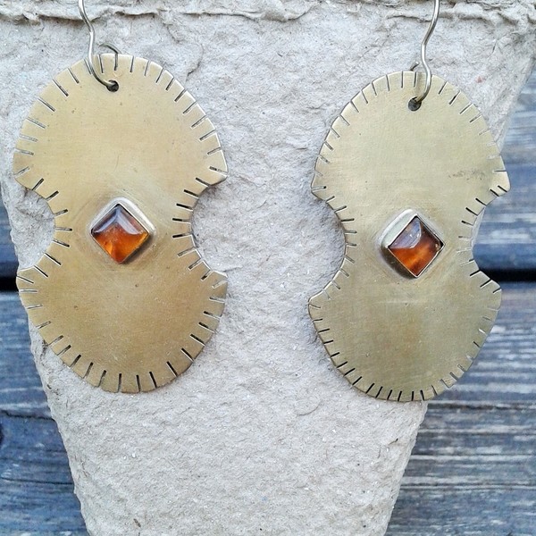 Amber earrings no2, χειροποίητα κρεμαστά σκουλαρίκια από ορείχαλκο με κεχριμπάρι - chic, handmade, ορείχαλκος, σκουλαρίκια, χειροποίητα, κρεμαστά - 2