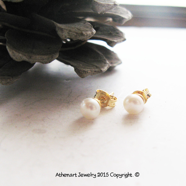 Σκουλαρίκια με μαργαριτάρι /Gold pearl stud earrings - ασήμι, chic, handmade, fashion, design, μαργαριτάρι, γυναικεία, επιχρυσωμένα, ασήμι 925, σκουλαρίκια, χειροποίητα - 2