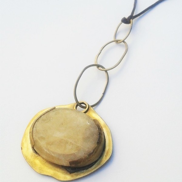 Stone necklace no2, χειροποίητο μακρύ κολιέ με ορείχαλκο σε καφέ σατέν κορδόνι - statement, chic, handmade, fashion, σατέν, ορείχαλκος, μακρύ, κολιέ, κορδόνια, χειροποίητα, boho
