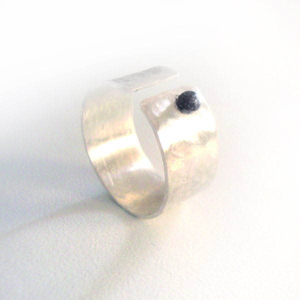 Ασημένιο δαχτυλίδι "Black Dot." - ασήμι 925, δαχτυλίδι, χειροποίητα, minimal, μεγάλα, αυξομειούμενα