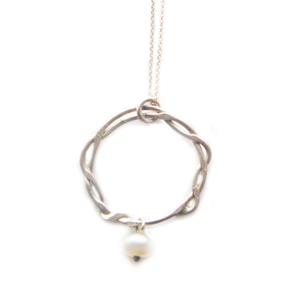 Mενταγιόν με μαργαριτάρι/silver pearl necklace/handmade necklace/dainty necklace - αλυσίδες, chic, handmade, charms, design, μαργαριτάρι, ασήμι 925, κύκλος, customized, κορδόνια, χειροποίητα, κρεμαστά