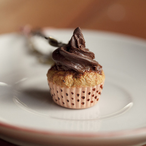 Cupcake Πραλίνα – Πουά - μακρύ, μακριά, μινιατούρες φιγούρες
