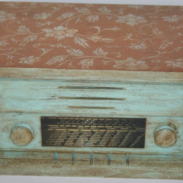 Ράδιο Ξύλινο κουτί με vintage διακόσμηση