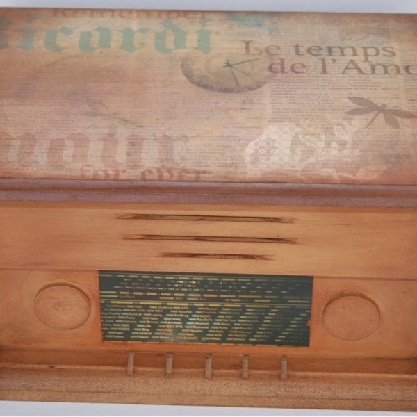 Ράδιο Ξύλινο κουτί με vintage διακόσμηση