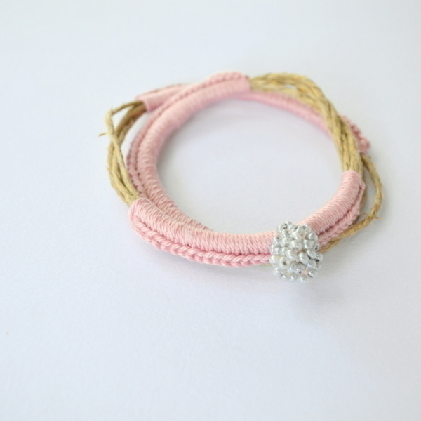 Elegant pink bracelet - βαμβάκι, πλεκτό, crochet, βραχιόλι, χάντρες, elegant, romantic, διακριτικό, λεπτό - 2