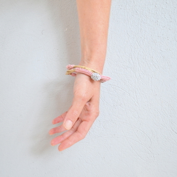 Elegant pink bracelet - βαμβάκι, πλεκτό, crochet, βραχιόλι, χάντρες, elegant, romantic, διακριτικό, λεπτό - 3