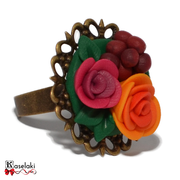 Ρομαντικό δαχτυλίδι τριαντάφυλλα και μούρα σε βίνταζ στυλ - πολύχρωμο, vintage, τριαντάφυλλο, λουλούδια, αγάπη, πηλός, μέταλλο, δαχτυλίδι, χειροποίητα, φλοράλ, μινιατούρες φιγούρες - 2