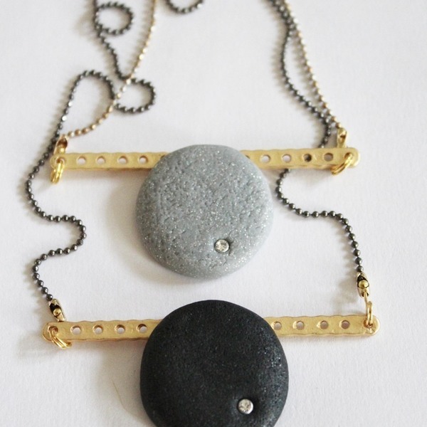 Μαύρη "Πέτρα" από πηλό - αλυσίδες, αλυσίδες, στρας, design, ιδιαίτερο, μοναδικό, μοντέρνο, πέτρα, ορείχαλκος, κύκλος, πηλός, μέταλλο, κολιέ, χειροποίητα, minimal, μπρούντζος - 4