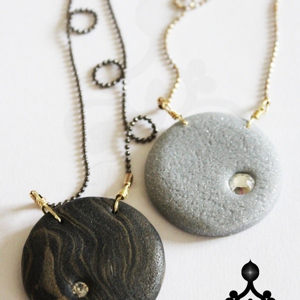 Μαύρη "Πέτρα" από πηλό και Swarovski - αλυσίδες, αλυσίδες, chic, στρας, handmade, design, ιδιαίτερο, μοναδικό, μοντέρνο, ορείχαλκος, κύκλος, πηλός, πρωτότυπο, κολιέ, χειροποίητα, minimal, μπρούντζος - 4
