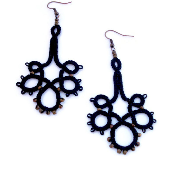 Black chandelier lace earrings - βαμβάκι, πλάτης, μακραμέ, σκουλαρίκια, boho, γάντζος, πλεκτά