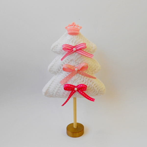 Χριστουγεννιάτικο δέντρο "Πριγκίπισσα " - νήμα, πλεκτό, κορίτσι, βελονάκι, ακρυλικό, χειροποίητα, δωράκι, βαμβακερές κορδέλες, χριστουγεννιάτικο δέντρο, διακοσμητικά, χριστουγεννιάτικα δώρα