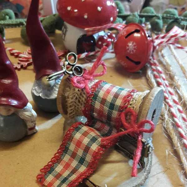 Κουβαρίστρα ...Ράβε-ξήλωνε - κορδέλα, διακοσμητικό, ξύλο, διακόσμηση, κορδόνια, δωράκι, χριστουγεννιάτικο, διακοσμητικά - 3