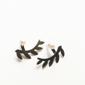 Black Leaf earrings, Ασημένια σκουλαρίκια σε σχήμα φύλλου, με μαύρη επιπλατίνωση - chic, handmade, μοντέρνο, ασήμι 925, χειροποίητα, minimal, κομψά