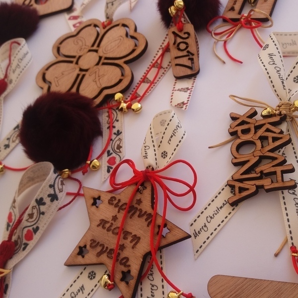 Γούρι 2017 ξύλινο αστέρι με χριστουγεννιάτικη κορδέλα - κόκκινο κορδόνι και χρυσά κουδουνάκια - διακοσμητικό, ξύλο, μοναδικό, γούρι, επιτοίχιο, δώρο, δώρα, χριστουγεννιάτικο, βαμβακερές κορδέλες, κρεμαστά - 2