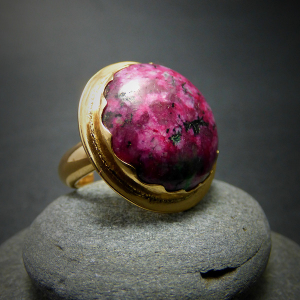 " Gold Ruby Zoisite " - Eπίχρυσο δαχτυλίδι με ημιπολυτιμο λίθο Ρουμπίνι σε Ζοϊσίτη! - ημιπολύτιμες πέτρες, ημιπολύτιμες πέτρες, chic, handmade, βραδυνά, fashion, καλοκαιρινό, vintage, κλασσικό, design, ιδιαίτερο, μοναδικό, μοντέρνο, γυναικεία, επιχρυσωμένα, sexy, ανοιξιάτικο, χειμωνιάτικο, donkey, δαχτυλίδι, χειροποίητα, απαραίτητα καλοκαιρινά αξεσουάρ, must αξεσουάρ, κλασσικά, γυναίκα, boho, ethnic - 2