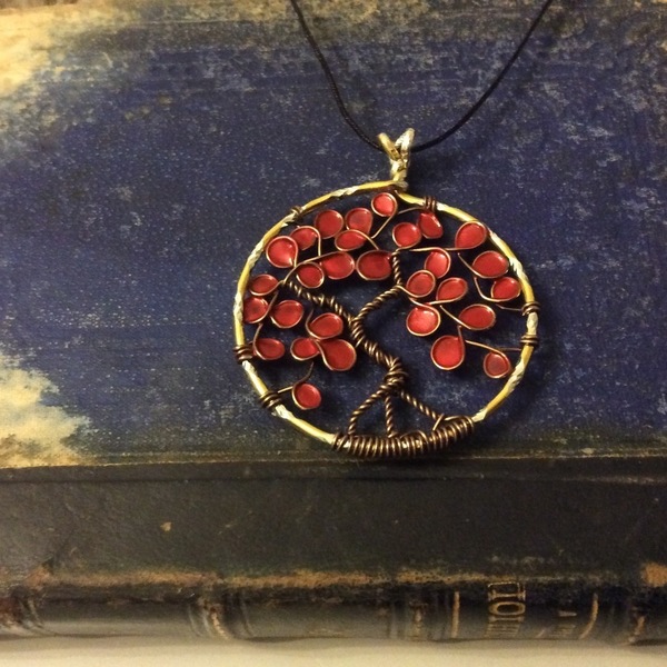 Το δέντρο της ζωής~Χειροποίητο κολιέ σε κόκκινο χρώμα - μοναδικό, αλουμίνιο, κύκλος, δέντρα, δώρο, κολιέ, κορδόνια, κορδόνια, χειροποίητα, καθημερινό, δωράκι - 4