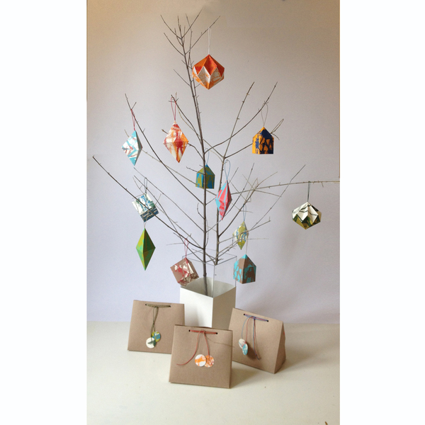 σετ 3 γεωμετρικών χριστουγεννιάτικων μεταξοτυπημένων στολιδιών origami - χαρτί, γεωμετρικά σχέδια, στολίδι, χριστουγεννιάτικο, κρεμαστά, χριστουγεννιάτικα δώρα, στολίδια - 4