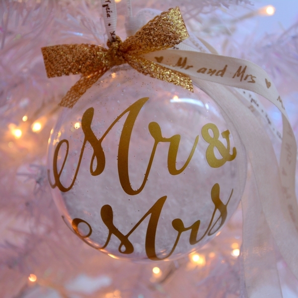 Mr & Mrs - Μπάλα Χριστουγεννιάτικη - αγάπη, mr & mrs, δωράκι, ζευγάρια, στολίδια, μπάλες - 4