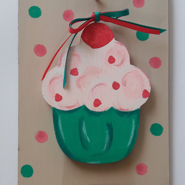 Ημερολόγιο τοίχου με cupcake. - κορδέλα, handmade, διακοσμητικό, ξύλο, μοναδικό, επιτοίχιο, πουά, δώρο, αγάπη, τοίχου, ημερολόγια, πρωτότυπο, χειροποίητα, χριστουγεννιάτικο - 2