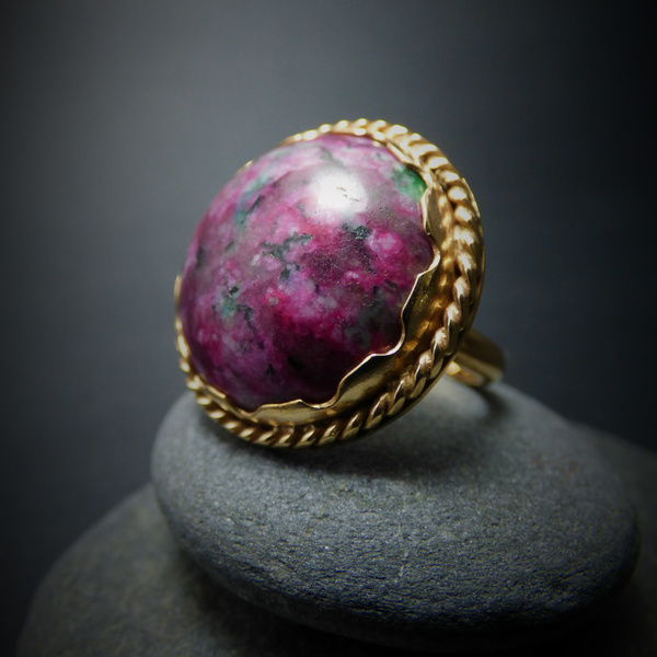 " Gold Ruby Zoisite " - Χειροποίητο επίχρυσο δαχτυλίδι με ημιπολυτιμο λίθο Ρουμπίνι σε Ζοϊσίτη! - ημιπολύτιμες πέτρες, ημιπολύτιμες πέτρες, chic, handmade, βραδυνά, fashion, καλοκαιρινό, vintage, κλασσικό, design, ιδιαίτερο, μοναδικό, μοντέρνο, γυναικεία, καλοκαίρι, επιχρυσωμένα, επιχρυσωμένα, ορείχαλκος, sexy, ανοιξιάτικο, σύρμα, χειμωνιάτικο, donkey, δαχτυλίδια, χειροποίητα, απαραίτητα καλοκαιρινά αξεσουάρ, must αξεσουάρ, κλασσικά, γυναίκα, boho, ethnic - 2