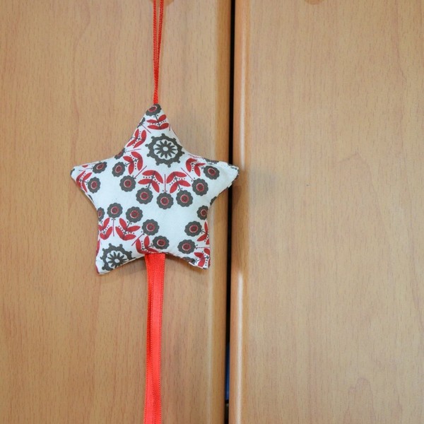 Διακοσμητικό κρεμαστό αστέρι από 100% βαμβακερό ύφασμα με γεωμετρικά σχέδια και κορδέλλα - ύφασμα, βαμβάκι, διακοσμητικό, χριστουγεννιάτικο, boho, στολίδια - 5