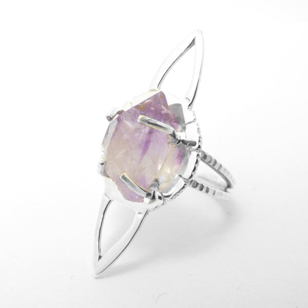 "Crystal amethyst ring" - Χειροποίητο Επάργυρο δαχτυλίδι με ορυκτό Κρύσταλλο Αμέθυστου! - ημιπολύτιμες πέτρες, ημιπολύτιμες πέτρες, chic, handmade, βραδυνά, fashion, καλοκαιρινό, vintage, design, ιδιαίτερο, μοναδικό, μοντέρνο, αμέθυστος, γυναικεία, sexy, ανοιξιάτικο, σύρμα, χειμωνιάτικο, επάργυρα, donkey, gothic style, δαχτυλίδι, γεωμετρικά σχέδια, δαχτυλίδια, χειροποίητα, romantic, minimal, απαραίτητα καλοκαιρινά αξεσουάρ, κλασσικά, personalised, γυναίκα, unisex, boho, ethnic, rock, αυξομειούμενα