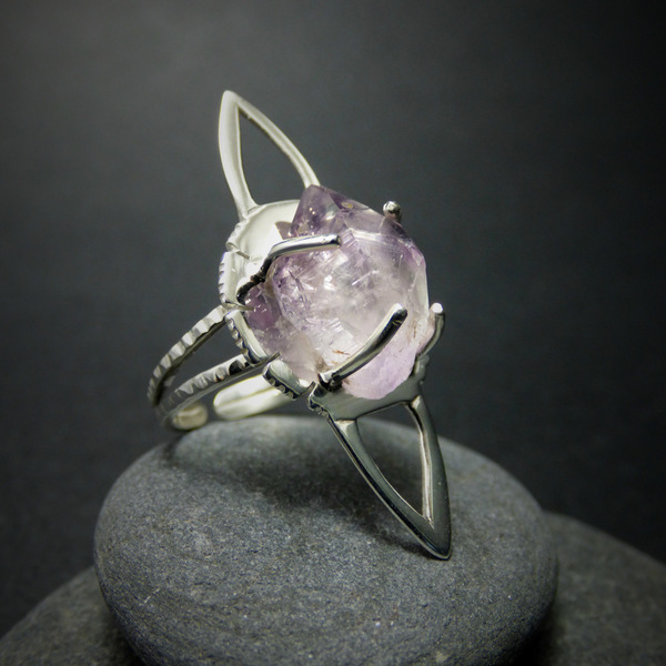 "Crystal amethyst ring" - Χειροποίητο Επάργυρο δαχτυλίδι με ορυκτό Κρύσταλλο Αμέθυστου! - ημιπολύτιμες πέτρες, ημιπολύτιμες πέτρες, chic, handmade, βραδυνά, fashion, καλοκαιρινό, vintage, design, ιδιαίτερο, μοναδικό, μοντέρνο, αμέθυστος, γυναικεία, sexy, ανοιξιάτικο, σύρμα, χειμωνιάτικο, επάργυρα, donkey, gothic style, δαχτυλίδι, γεωμετρικά σχέδια, δαχτυλίδια, χειροποίητα, romantic, minimal, απαραίτητα καλοκαιρινά αξεσουάρ, κλασσικά, personalised, γυναίκα, unisex, boho, ethnic, rock, αυξομειούμενα - 2