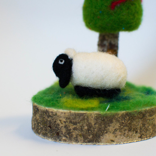 Το πρόβατο στο δάσος - μαλλί, ξύλο, φελτ, δώρο, χειροποίητα, δωμάτιο, δωράκι, για παιδιά - 2