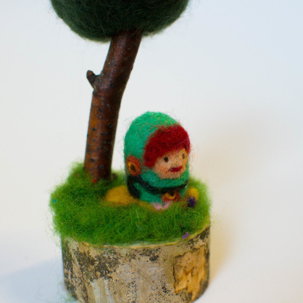 Μικρή μπαμπούσκα κάτω από δέντρο - μαλλί, ξύλο, φελτ, δωμάτιο, δώρα, δωράκι, για παιδιά - 4