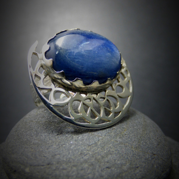 "Celtic Kyanite Moon" - Xειροποίητο Επάργυρο δαχτυλίδι σε σχήμα φεγγαριού με Κυανίτη! - ημιπολύτιμες πέτρες, ημιπολύτιμες πέτρες, chic, handmade, βραδυνά, fashion, καλοκαιρινό, vintage, κλασσικό, design, ιδιαίτερο, μοναδικό, μοντέρνο, γυναικεία, καλοκαίρι, sexy, ανοιξιάτικο, χειμωνιάτικο, επάργυρα, φεγγάρι, donkey, δαχτυλίδι, χειροποίητα, romantic, απαραίτητα καλοκαιρινά αξεσουάρ, κλασσικά, γυναίκα, boho, ethnic - 2