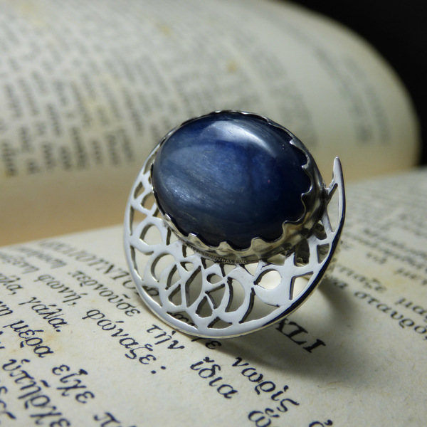 "Celtic Kyanite Moon" - Xειροποίητο Επάργυρο δαχτυλίδι σε σχήμα φεγγαριού με Κυανίτη! - ημιπολύτιμες πέτρες, ημιπολύτιμες πέτρες, chic, handmade, βραδυνά, fashion, καλοκαιρινό, vintage, κλασσικό, design, ιδιαίτερο, μοναδικό, μοντέρνο, γυναικεία, καλοκαίρι, sexy, ανοιξιάτικο, χειμωνιάτικο, επάργυρα, φεγγάρι, donkey, δαχτυλίδι, χειροποίητα, romantic, απαραίτητα καλοκαιρινά αξεσουάρ, κλασσικά, γυναίκα, boho, ethnic - 4