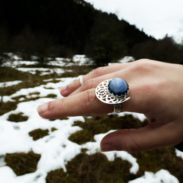 "Celtic Kyanite Moon" - Xειροποίητο Επάργυρο δαχτυλίδι σε σχήμα φεγγαριού με Κυανίτη! - ημιπολύτιμες πέτρες, ημιπολύτιμες πέτρες, chic, handmade, βραδυνά, fashion, καλοκαιρινό, vintage, κλασσικό, design, ιδιαίτερο, μοναδικό, μοντέρνο, γυναικεία, καλοκαίρι, sexy, ανοιξιάτικο, χειμωνιάτικο, επάργυρα, φεγγάρι, donkey, δαχτυλίδι, χειροποίητα, romantic, απαραίτητα καλοκαιρινά αξεσουάρ, κλασσικά, γυναίκα, boho, ethnic - 5