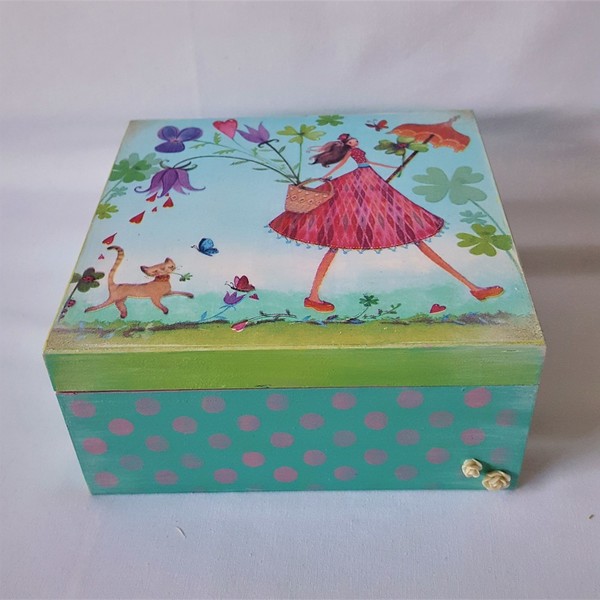 Ξύλινο κουτί με παιδική παράσταση. - handmade, διακοσμητικό, ξύλο, κορίτσι, ντεκουπάζ, κουτί, χειροποίητα
