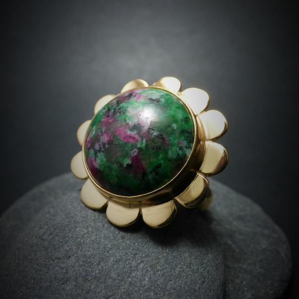 " Floral Ruby Zoisite " - Χειροποίητο επίχρυσο δαχτυλίδι με ημιπολυτιμο λίθο Ρουμπίνι σε Ζοϊσίτη! - ημιπολύτιμες πέτρες, ημιπολύτιμες πέτρες, chic, handmade, βραδυνά, fashion, καλοκαιρινό, vintage, κλασσικό, design, ιδιαίτερο, μοναδικό, μοντέρνο, γυναικεία, καλοκαίρι, επιχρυσωμένα, ορείχαλκος, sexy, ανοιξιάτικο, χειμωνιάτικο, λουλούδια, donkey, δαχτυλίδι, δαχτυλίδια, χειροποίητα, romantic, απαραίτητα καλοκαιρινά αξεσουάρ, κλασσικά, λουλούδι, γυναίκα, boho, ethnic - 2